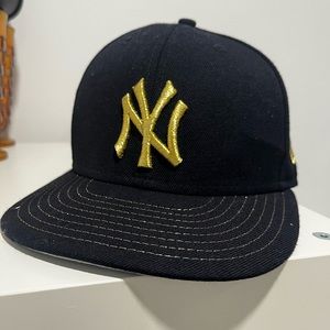 MLB New York Yankees New Era 59Fifty Gold Metallic Logo Baseball hat